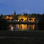 Le Douillet - The Snug-couples Retreat *