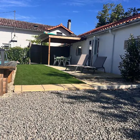 Le Douillet - The Snug-couples Retreat بيت للعطل